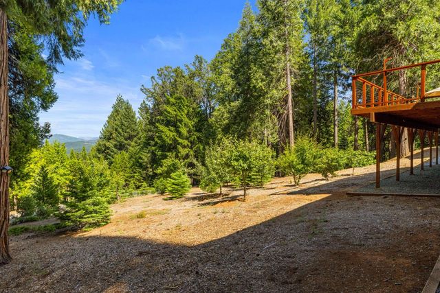 3070 Crystal Summit Rd, Pollock Pines, CA 95726