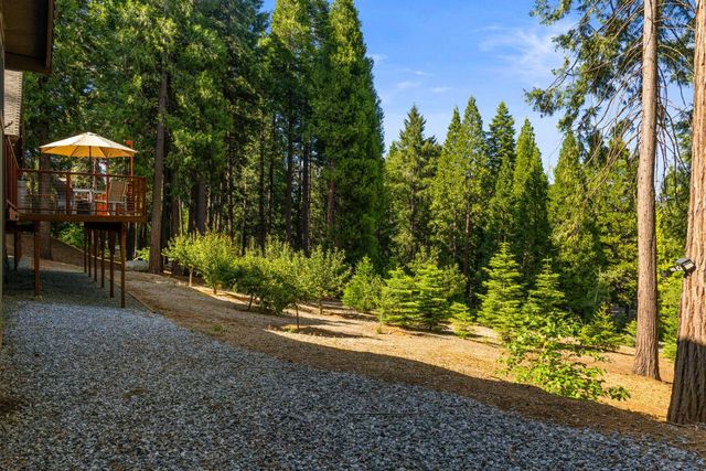 3070 Crystal Summit Rd, Pollock Pines, CA 95726