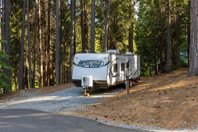 3070 Crystal Summit Rd, Pollock Pines, CA 95726