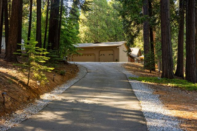 3070 Crystal Summit Rd, Pollock Pines, CA 95726