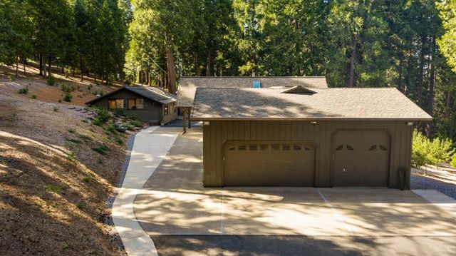 3070 Crystal Summit Rd, Pollock Pines, CA 95726