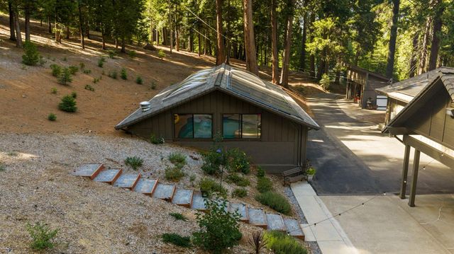 3070 Crystal Summit Rd, Pollock Pines, CA 95726