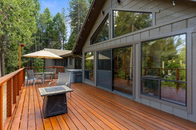 3070 Crystal Summit Rd, Pollock Pines, CA 95726