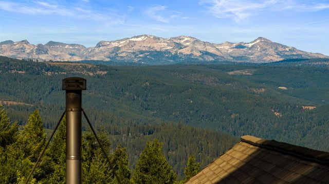 3070 Crystal Summit Rd, Pollock Pines, CA 95726