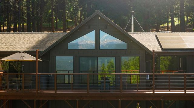3070 Crystal Summit Rd, Pollock Pines, CA 95726