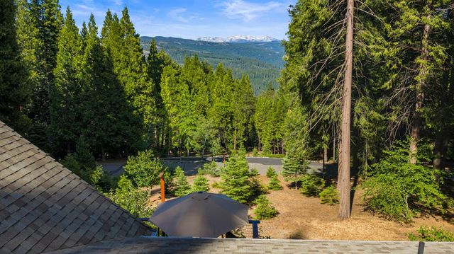 3070 Crystal Summit Rd, Pollock Pines, CA 95726