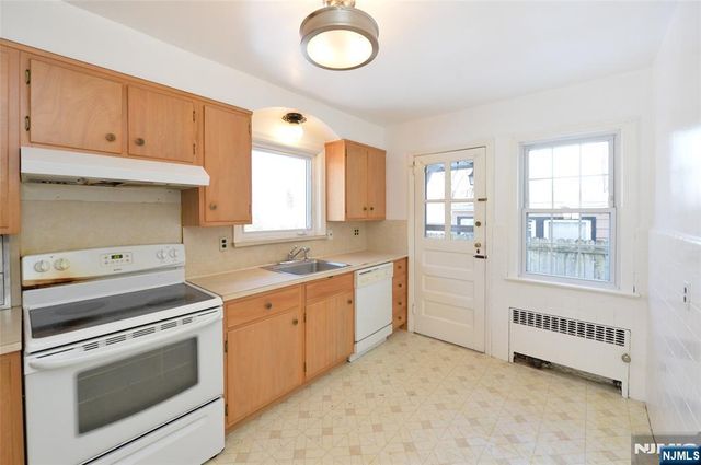 87 Grayson Place, Teaneck, NJ 07666