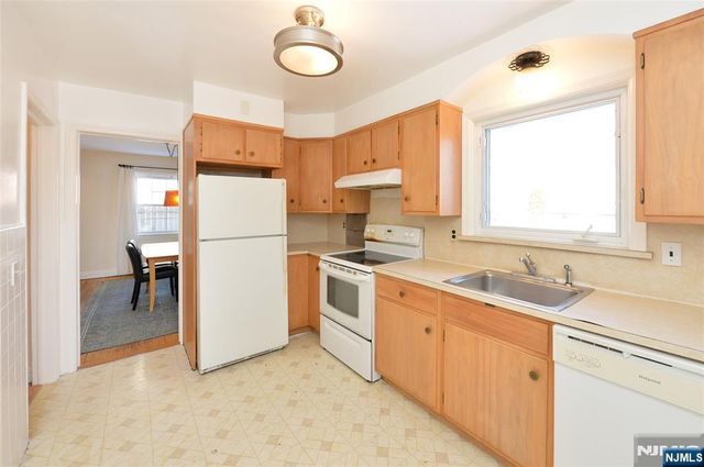 87 Grayson Place, Teaneck, NJ 07666