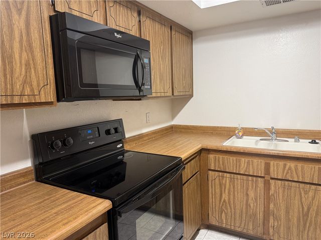 1036 Willow Tree Drive A, Las Vegas, NV 89128