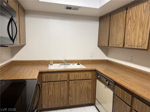 1036 Willow Tree Drive A, Las Vegas, NV 89128