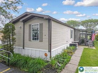 6 Powderhorn Place, Upper Mt Bethel Twp, PA 18343