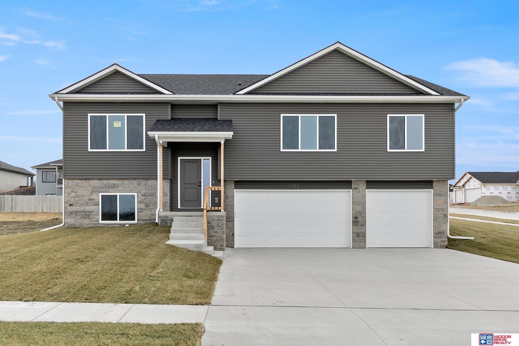 1755 W Trout Drive, Lincoln, NE 68521