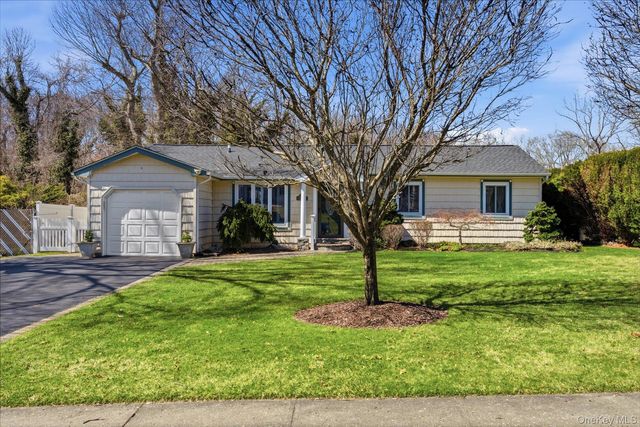 8 Natalie Court, Ronkonkoma, NY 11779