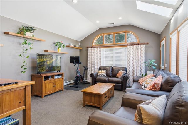 8 Natalie Court, Ronkonkoma, NY 11779