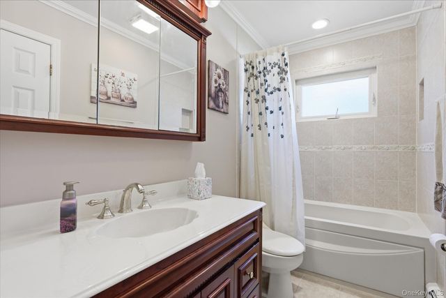 8 Natalie Court, Ronkonkoma, NY 11779