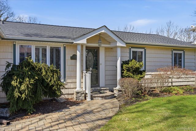 8 Natalie Court, Ronkonkoma, NY 11779