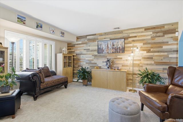 8 Natalie Court, Ronkonkoma, NY 11779