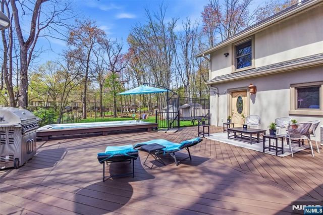 407 Mark Lane, River Vale, NJ 07675