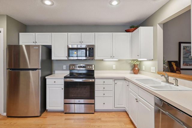 13136 Falcons Way, Savage, MN 55378