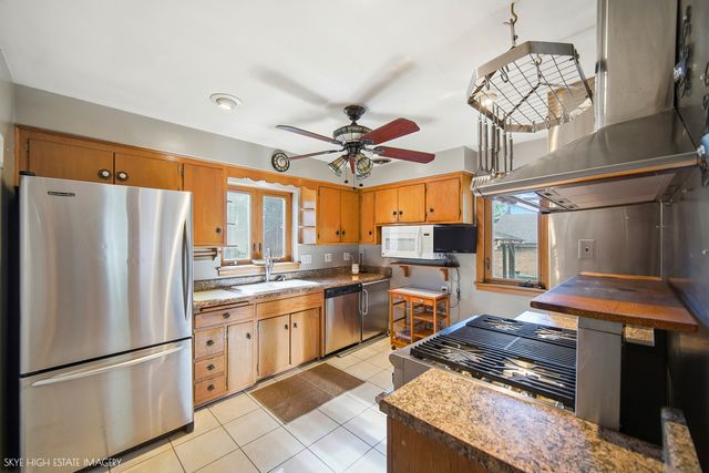 3032 W 100th Place, Evergreen Park, IL 60805