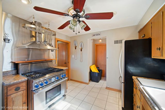 3032 W 100th Place, Evergreen Park, IL 60805