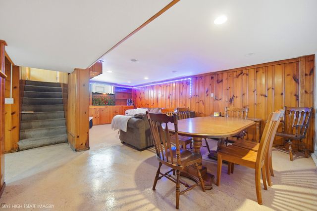 3032 W 100th Place, Evergreen Park, IL 60805