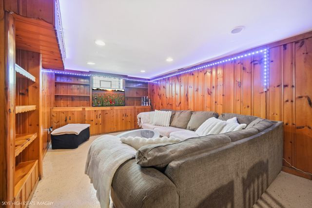 3032 W 100th Place, Evergreen Park, IL 60805