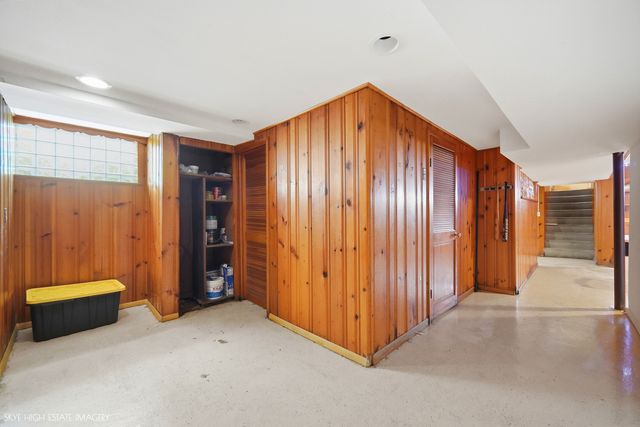 3032 W 100th Place, Evergreen Park, IL 60805