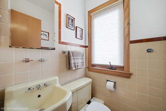 3032 W 100th Place, Evergreen Park, IL 60805
