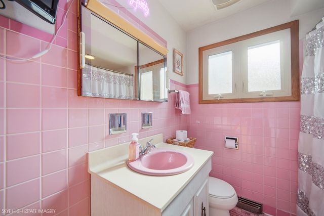 3032 W 100th Place, Evergreen Park, IL 60805
