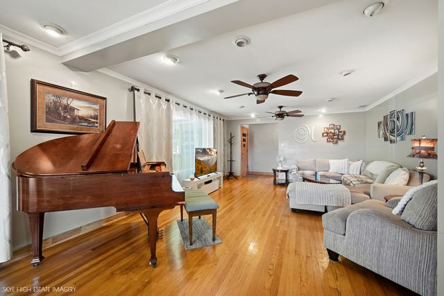 3032 W 100th Place, Evergreen Park, IL 60805
