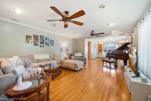 3032 W 100th Place, Evergreen Park, IL 60805