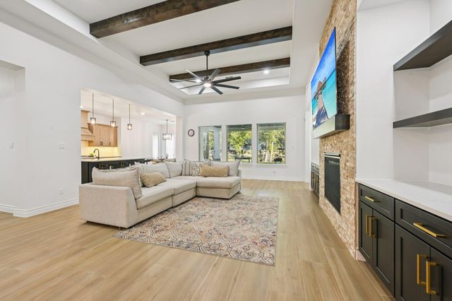 718 Weeping Willow Way, Magnolia, TX 77354