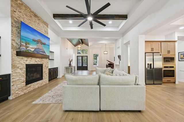 718 Weeping Willow Way, Magnolia, TX 77354