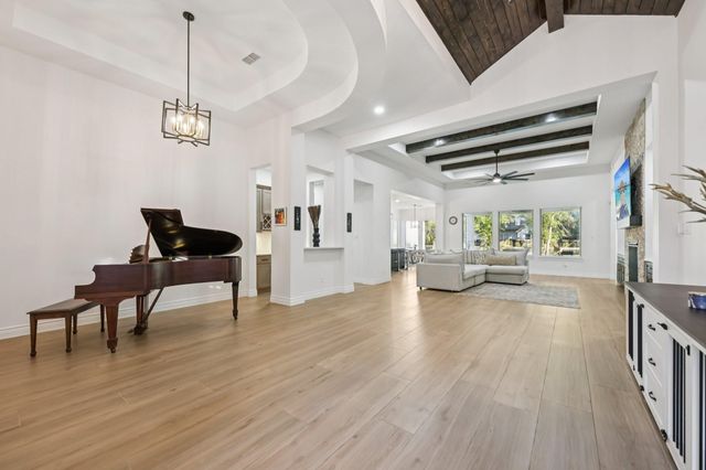 718 Weeping Willow Way, Magnolia, TX 77354