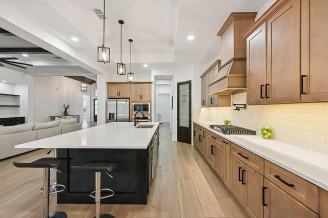 718 Weeping Willow Way, Magnolia, TX 77354