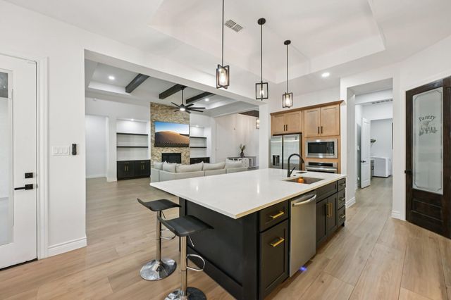 718 Weeping Willow Way, Magnolia, TX 77354