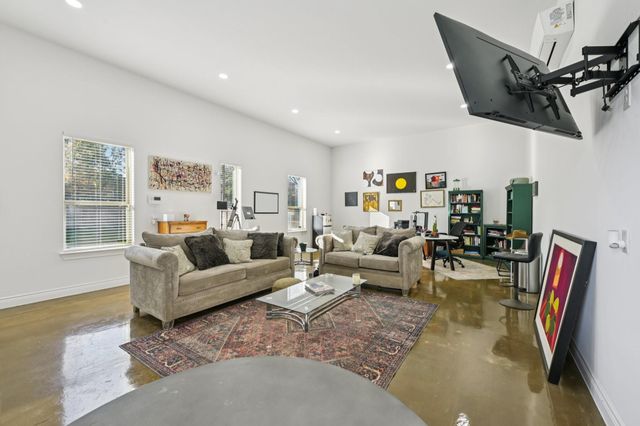 718 Weeping Willow Way, Magnolia, TX 77354