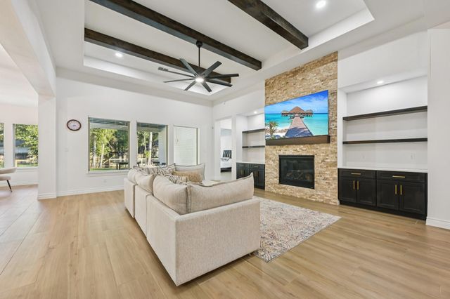 718 Weeping Willow Way, Magnolia, TX 77354