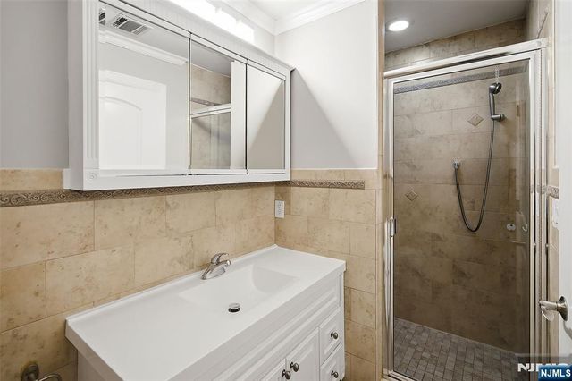 4 Jeanine Lane 37, Wallington, NJ 07057