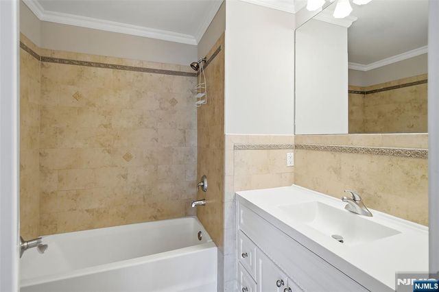 4 Jeanine Lane 37, Wallington, NJ 07057