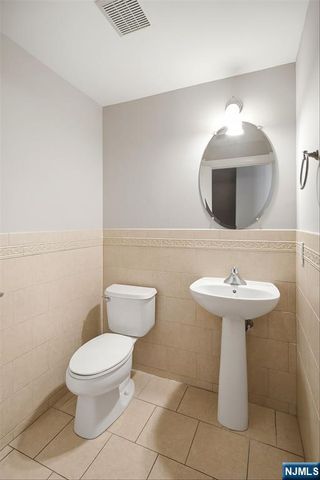 4 Jeanine Lane 37, Wallington, NJ 07057