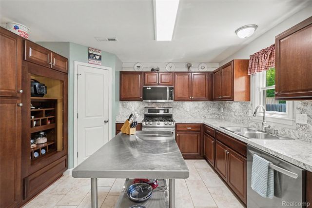 6195 Crooked River Drive, Mundy Township, MI 48473