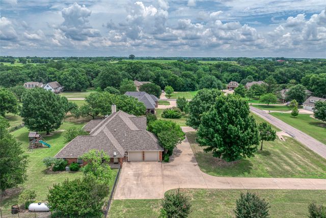 39 Preakness Place Road, Van Alstyne, TX 75495