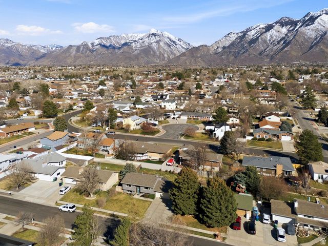 10889 S GRANITE DR, Sandy, UT 84094