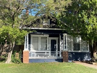 902 N Winnetka Avenue, Dallas, TX 75208