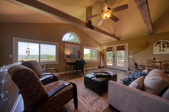 122 Ridge Road, Eureka Springs, AR 72631