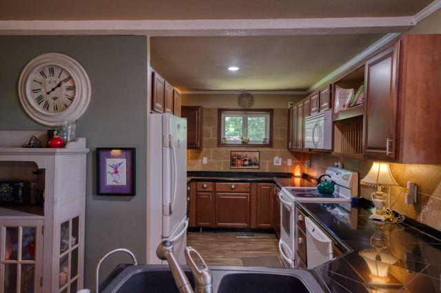 122 Ridge Road, Eureka Springs, AR 72631