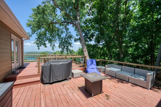122 Ridge Road, Eureka Springs, AR 72631