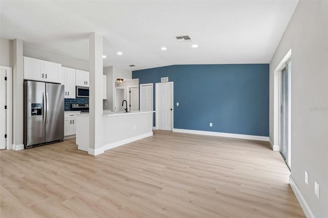 8104 N BOULEVARD, Tampa, FL 33604